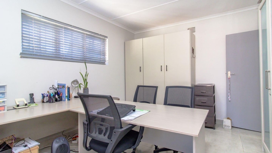 1 Bedroom Property for Sale in Sandbaai Western Cape